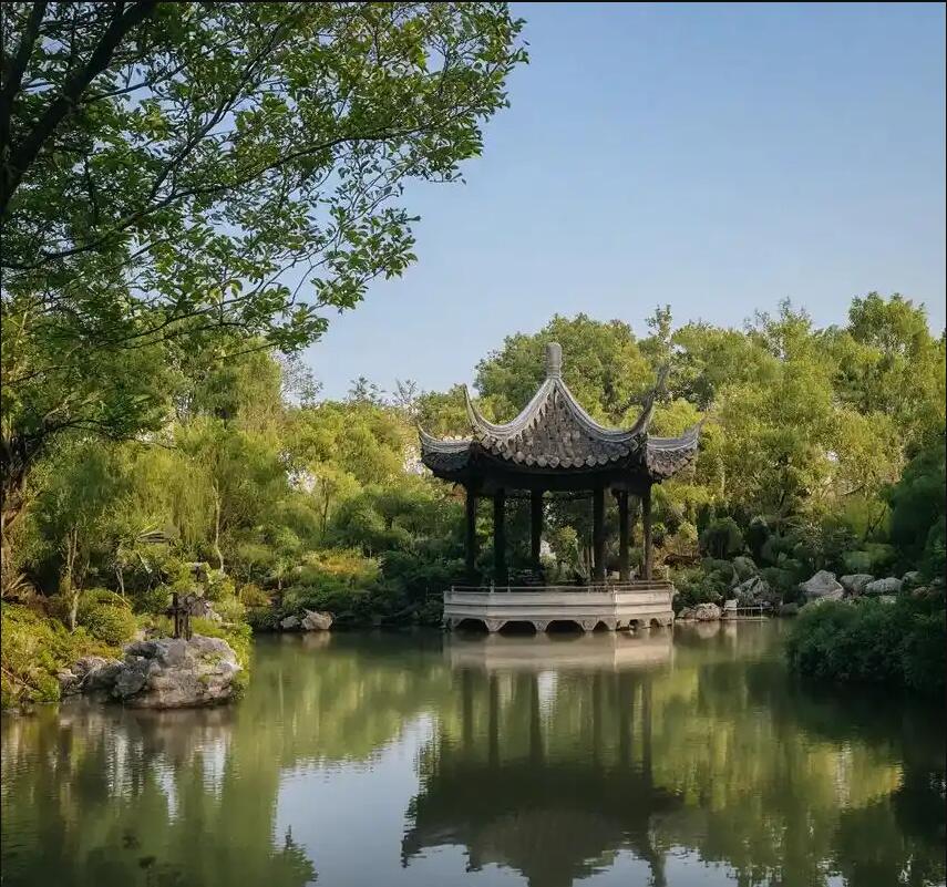 雨花区含蕾服装业有限公司